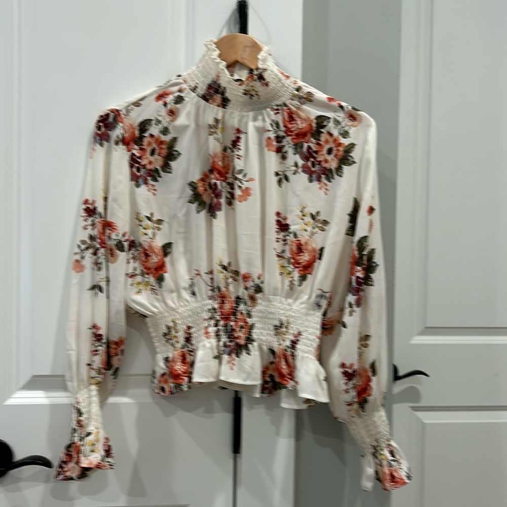 Ladies blouse size medium new with tags